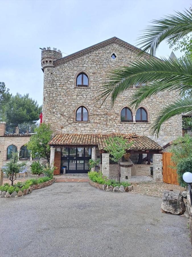 Hotel Lo Smeraldo Roccavivara Εξωτερικό φωτογραφία